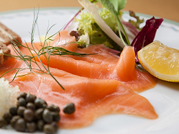 スモークサーモン サラダ添え